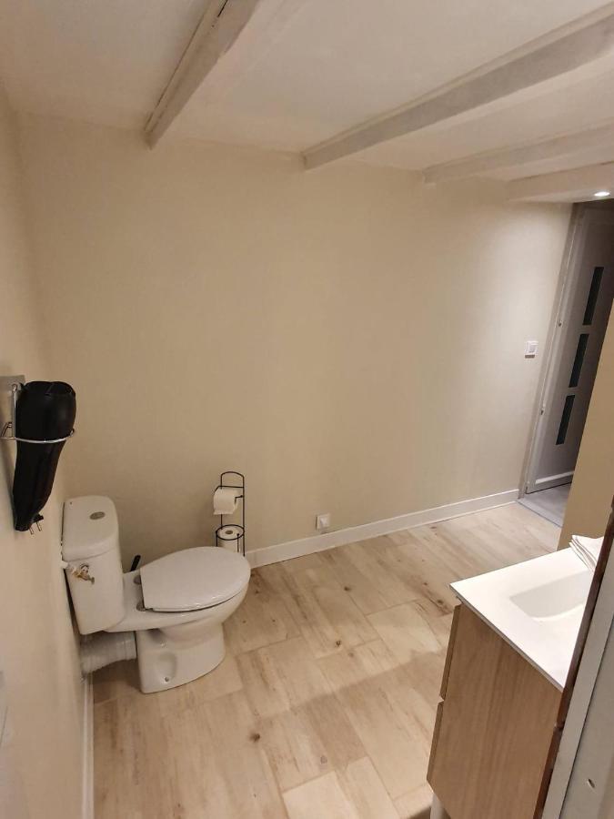Logement Chaleureux Avec Parking Gratuit Oyre Екстер'єр фото