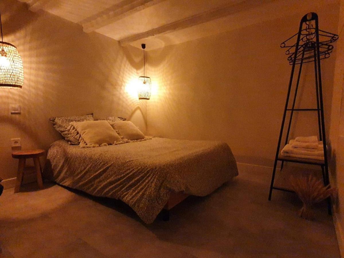 Logement Chaleureux Avec Parking Gratuit Oyre Екстер'єр фото