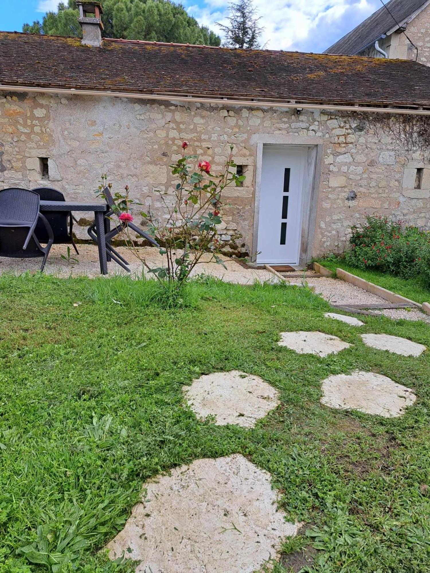 Logement Chaleureux Avec Parking Gratuit Oyre Екстер'єр фото